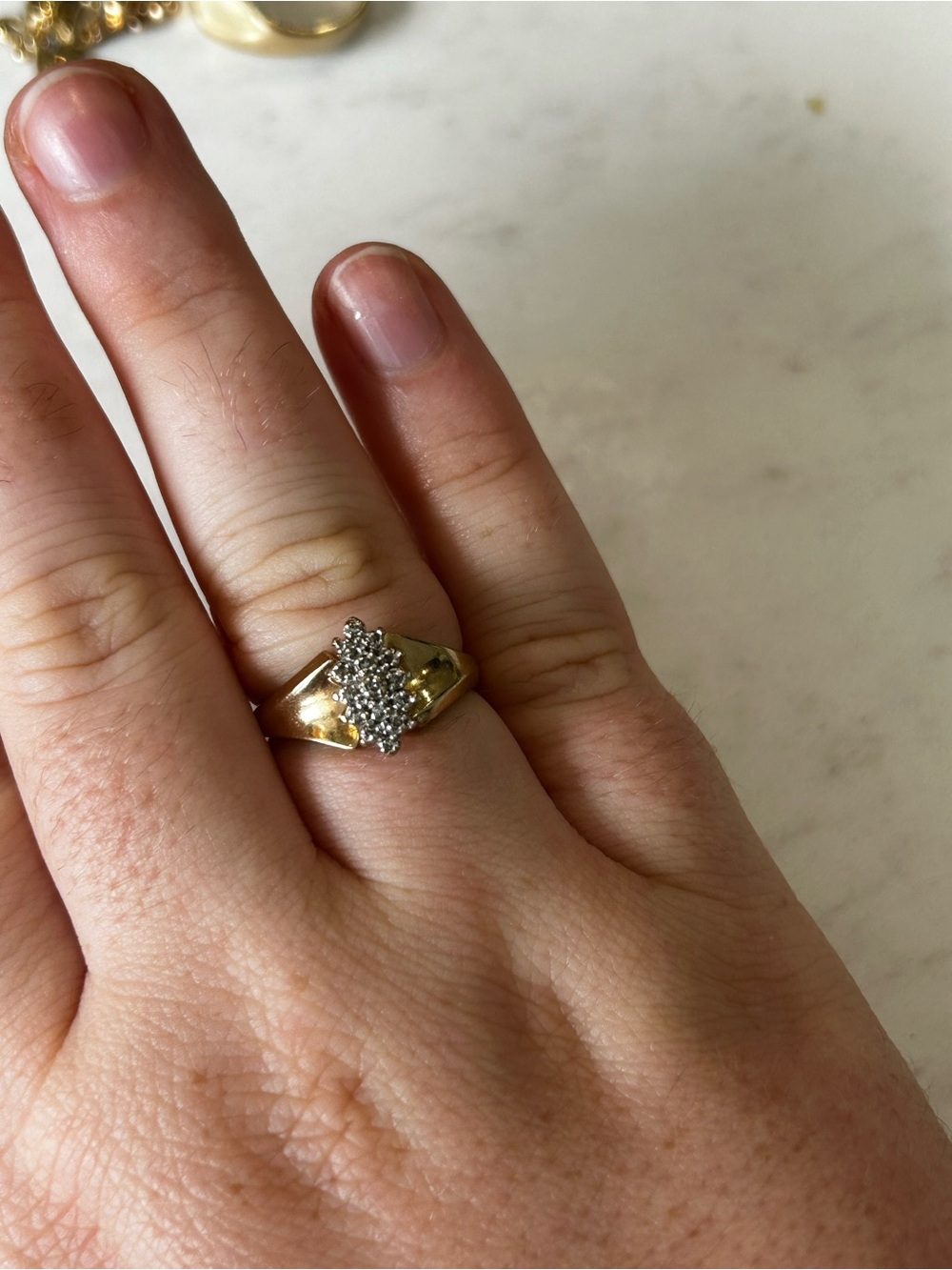 10k diamond cluster band